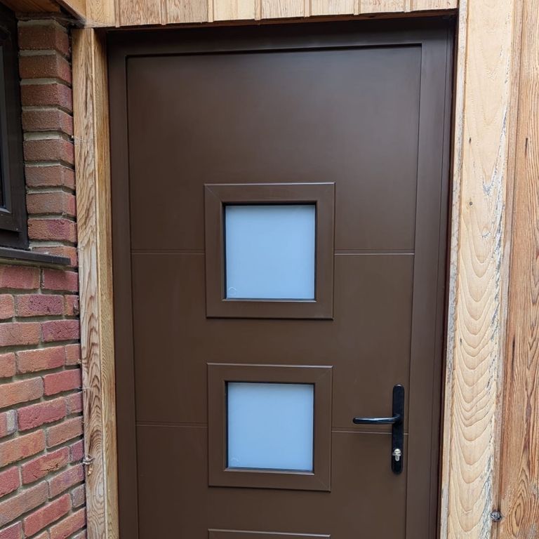 Aluminium entrance door